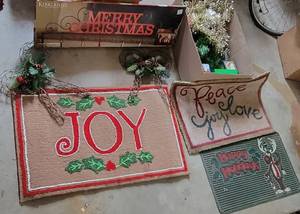 lot 4056 image: Christmas Decor