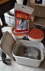 lot 4057 image: Ice Melt and Floor Absorbent (in Tote)