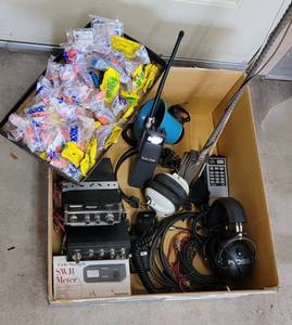 lot 4096 image: CB Scanners - Receivers - Antennas - Headphones - Meter - Earplugs