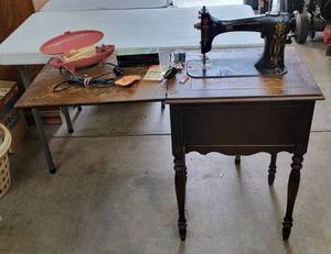 lot 4099 image: Vintage Sewing Machine and Cabinet with Attachments - See Pics