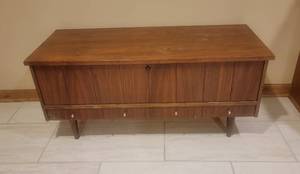 lot 3001 image: Lane Cedar Chest - 41.5 x 16.5 x 19
