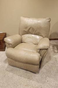 lot 3006 image: Lane Leather Rocker Recliner