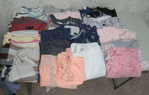 lot 1606 image: Womens Clothing - Size Medium - Shirts, Pajamas and Bottoms