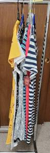 lot 1609 image: Womens Clothing - Size Large - Dresses