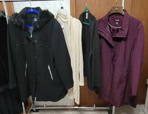 lot 1613 image: Womens Clothing - Size XXL - Coats and Cardigans