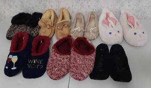 lot 1632 image: Womens Slippers - Size L9