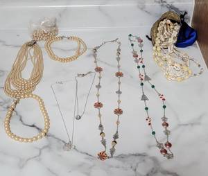 lot 1662 image: Vintage, Shell and Holiday Necklaces