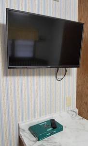 lot 1663 image: Vizio 32 D Series Smart TV - Model D32F-G1 - Comes with wall bracket and will need to be removed from wall - Also comes with original stand