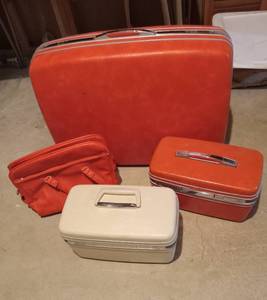 lot 3020 image: Vintage Samsonite Luggage - 4 pcs
