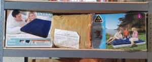 lot 3027 image: (3) Air Mattresses - 2 Queen and 1 