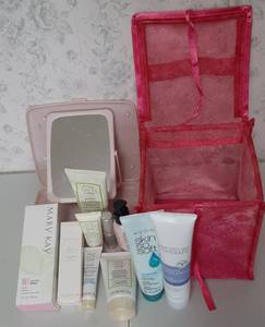 lot 1675 image: Mary Kay and Avon Products