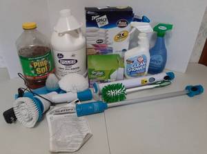 lot 1682 image: Hurricane Spin Scrubber, Storage Bags and Cleaning Products
