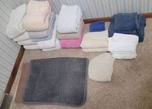 lot 1721 image: Towels and Bath Floor Mats