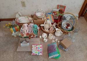 lot 1734 image: Easter Decor