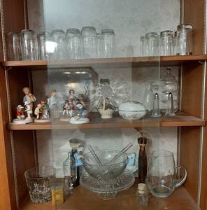 lot 1735 image: Contents of China Cabinet