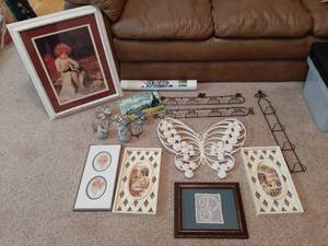 lot 1739 image: Wall Decor