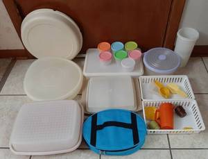 lot 1741 image: Tupperware