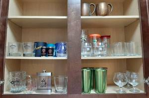 lot 1742 image: Contents of Cabinet - Drink Glassware