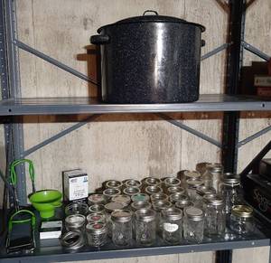 lot 3055 image: Canner, Jars and Accessories