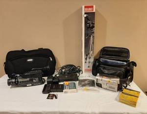 lot 3066 image: Sony Handycam Model CCD-F77 - Solidex VT86HQ Tripod - Sony Handycam CCC-TRV87