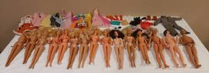 lot 3089 image: Vintage Barbies, Clothing and Accessories