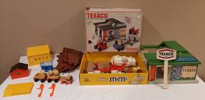 lot 3091 image: Vintage Playskool Texaco Set and Train Set