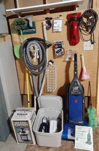 lot 3101 image: Hoover Vacuum, Dirt Devil and Contents of Wall - BRING BOXES
