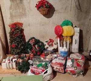 lot 3103 image: Large Lot of Christmas Decor