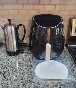 lot 502 image: Yedi Houseware Air Fryer and Farberware Automatic Coffee Pot