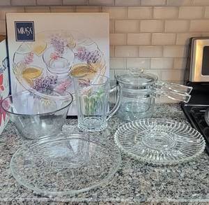 lot 509 image: Pyrex Double Broiler, Mikasa Chip and Dip Platter Set and Glass Serving Dishes