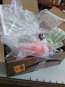 lot 47237 image: Box of miscellaneous items
