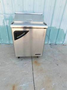 lot 1710 image: Turbo Air 27 Inch Prep Table