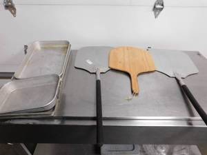 lot 1738 image: Lot of 3 Pizza Peels