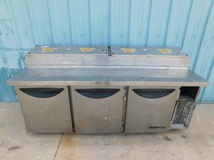 lot 1725 image: Victory 88 Pizza Prep Table