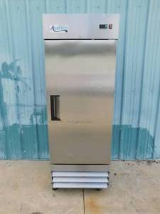 lot 1727 image: Avantco Single Door Freezer