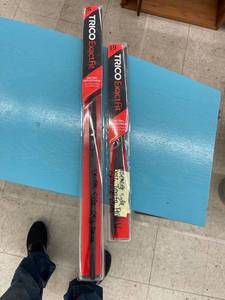 lot 8 image: 19 & 26 wiper blades