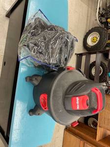 lot 14 image: working shop vac & accessories