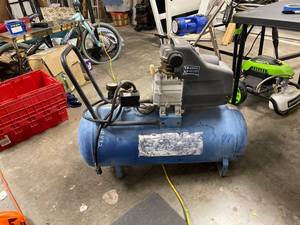 lot 19 image: air compressor