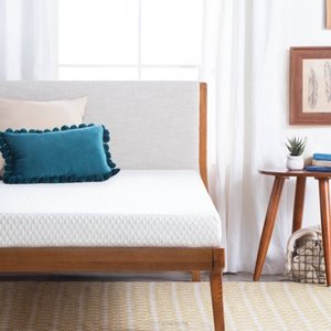 lot 8492 image: Linenspa 5 Gel Memory Foam Mattress Twin