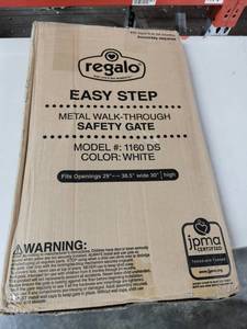 lot 3542 image: Regalo Easy Step Metal Walk Through Safety Gate White 29-38.5x30H