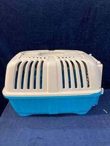 lot 34454 image: MEDIUM SIZE PET CARRIERLITTER BOX 2 PIECES