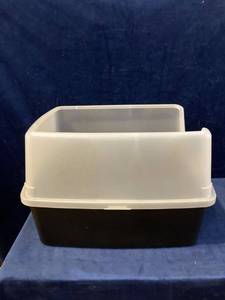 lot 34500 image: 2 PIECE KITTY LITTER BOX