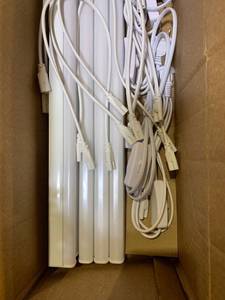 lot 38031 image: 6 Pack Kinhung LED Integrated Fixtures