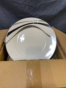 lot 38037 image: Amazon Basics 18 PCS Dinnerware Set, Swirl
