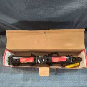 lot 56087 image: Scissor Jacks, Car Jack