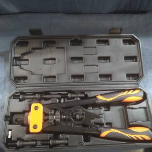 lot 56143 image: Hardell Screw Nut Gun
