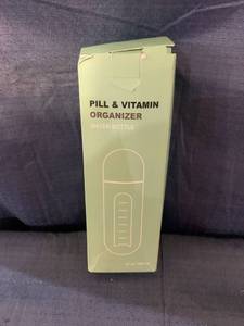 lot 56254 image: Pill And Vitamin Organizer Water Bottle