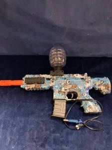 lot 56261 image: ELECTRIC WATER GUN WITH CHARGER