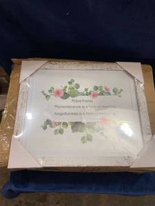 lot 56270 image: 4 RUSTIC WHITE WOOD PICTURE FRAMES 6x10��