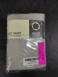 lot 10185 image: Nestle Luxary Pleated Twin Size 14 Inch Bed Skirt